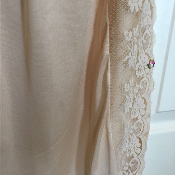 Vintage 1960s cream half slip with slit lace detail - Picture 4 of 5
